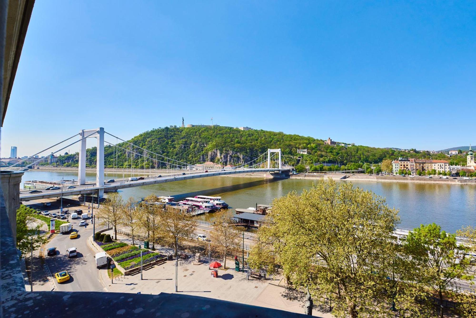Budapest Riverfront Residence — Photos 1